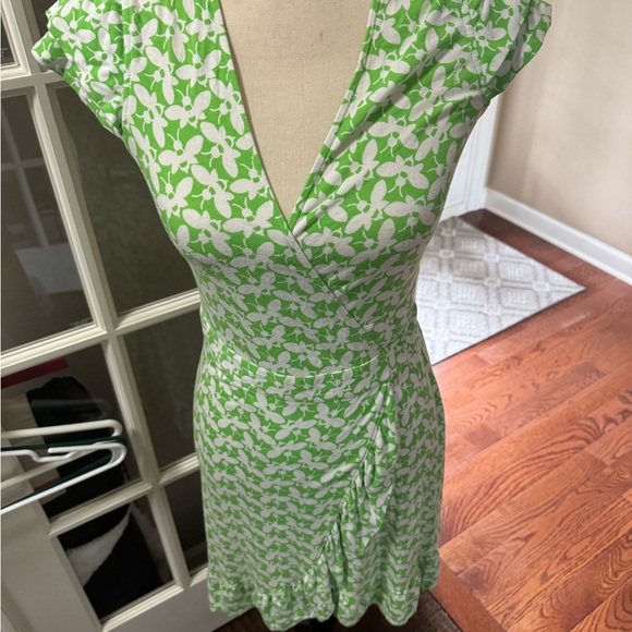 Lilly Pulitzer Adriel Buzzworthy bee print  wrap dress Green Sz XS - Picture 2 of 4